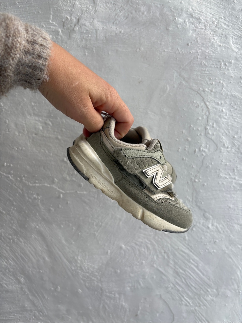 New Balance 997R New-B Hook & Loop Toddler ‘Olivine Linen’ size 6 - Picture 2 of 8
